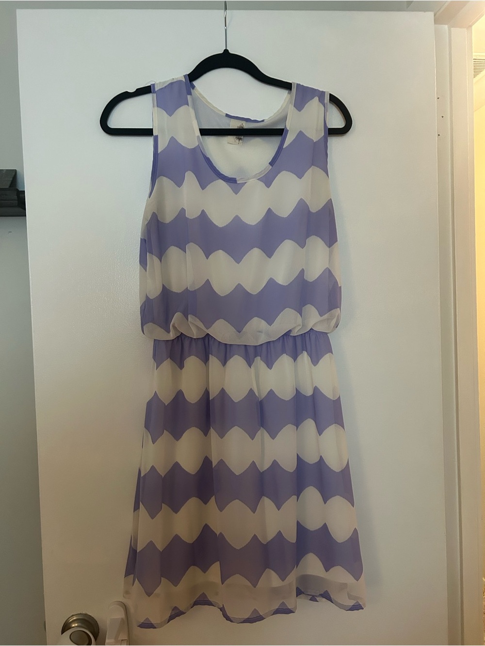 Lavender and Cream Sleeveless Wave-Print Dress